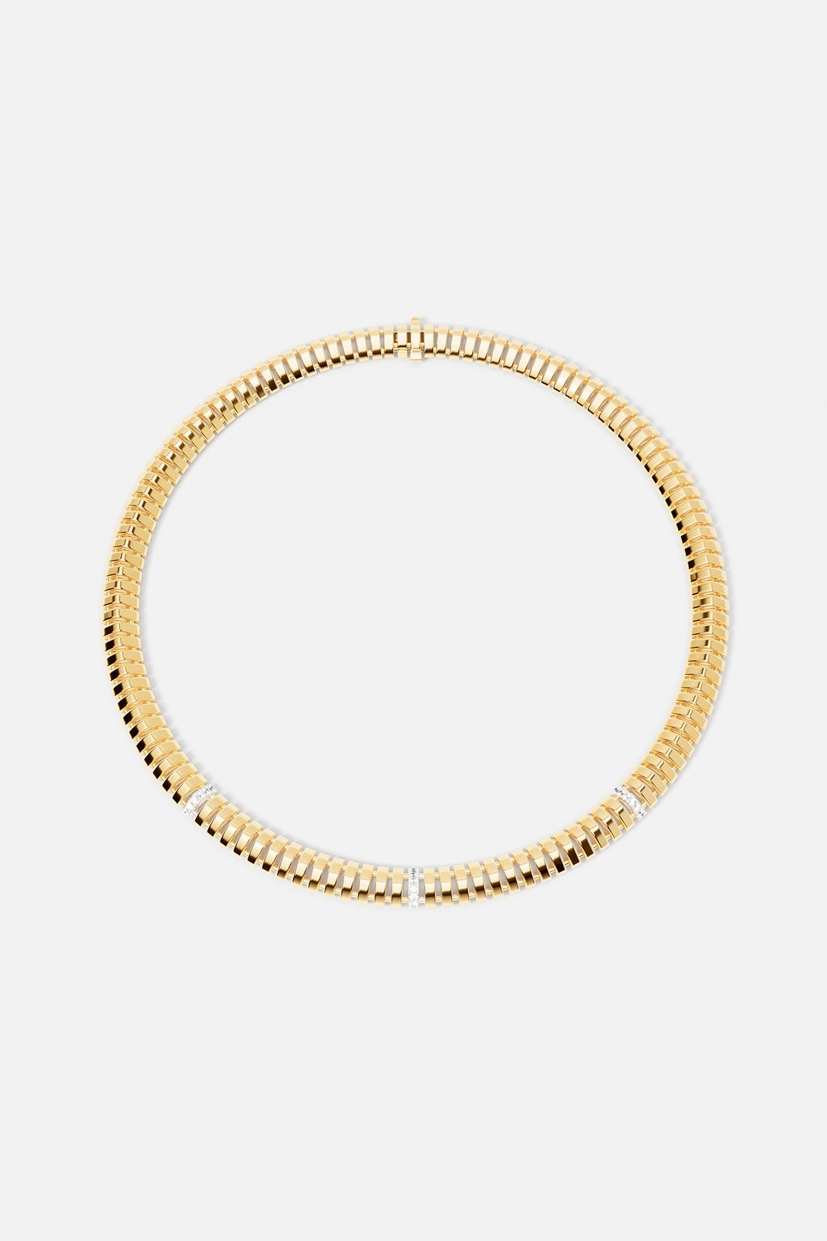 APM Monaco necklace in golden color, bold elegance with a modern rhythm.