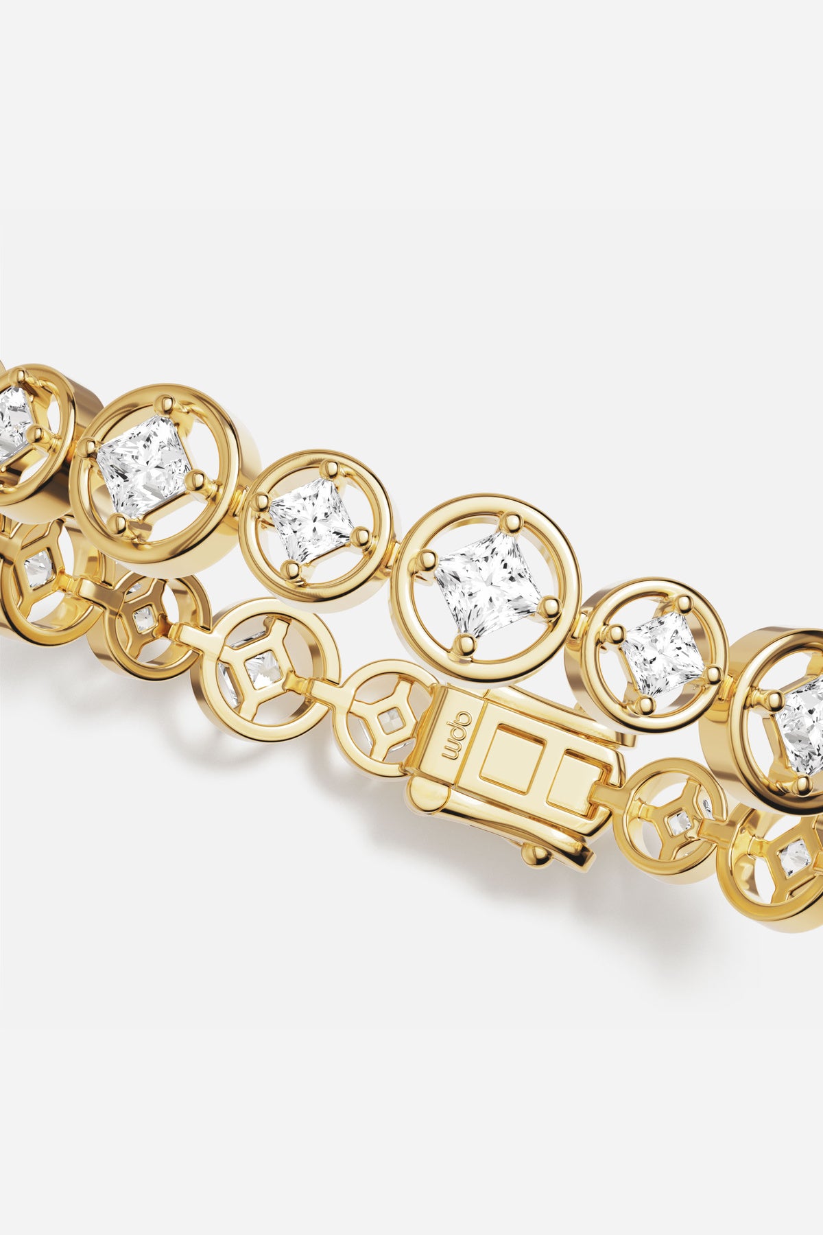 APM Monaco bracelet in golden color, radiant circles and shimmering stones for effortless glamour.
