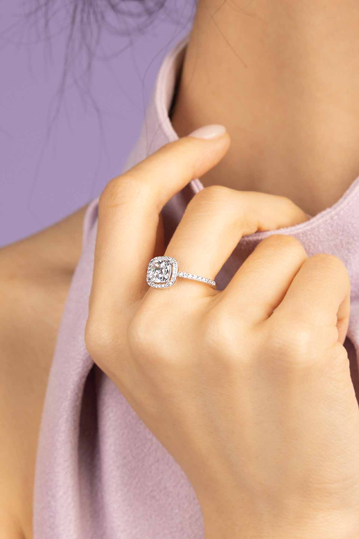 APM Monaco Lumière Solitaire Ring
