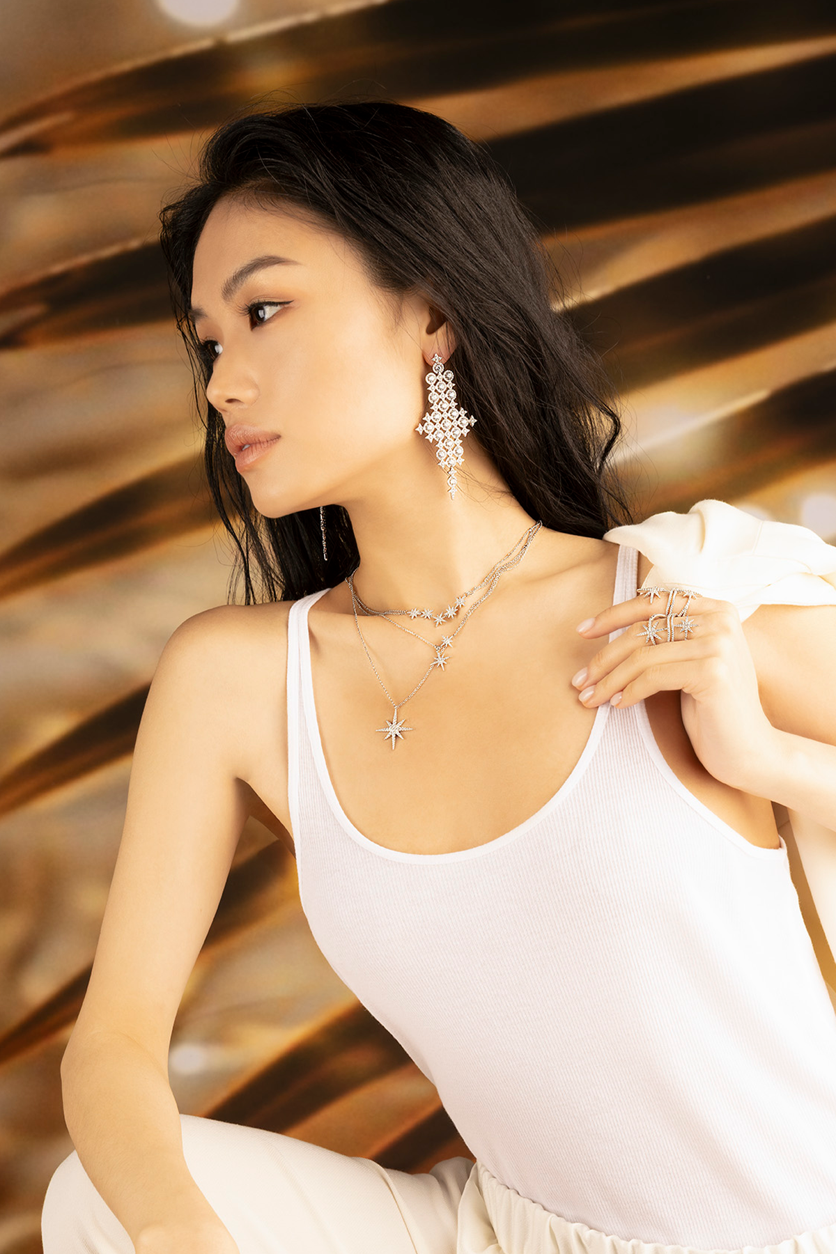 APM Monaco Météorites Necklace in silver worn on neck