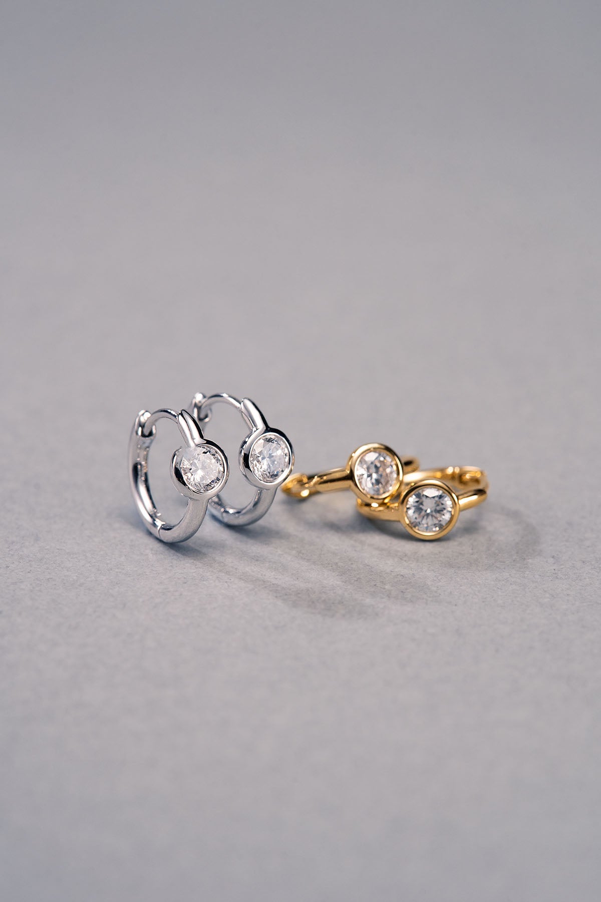 Round Diamond Huggie Earrings (0.28ct) - APM Monaco UK