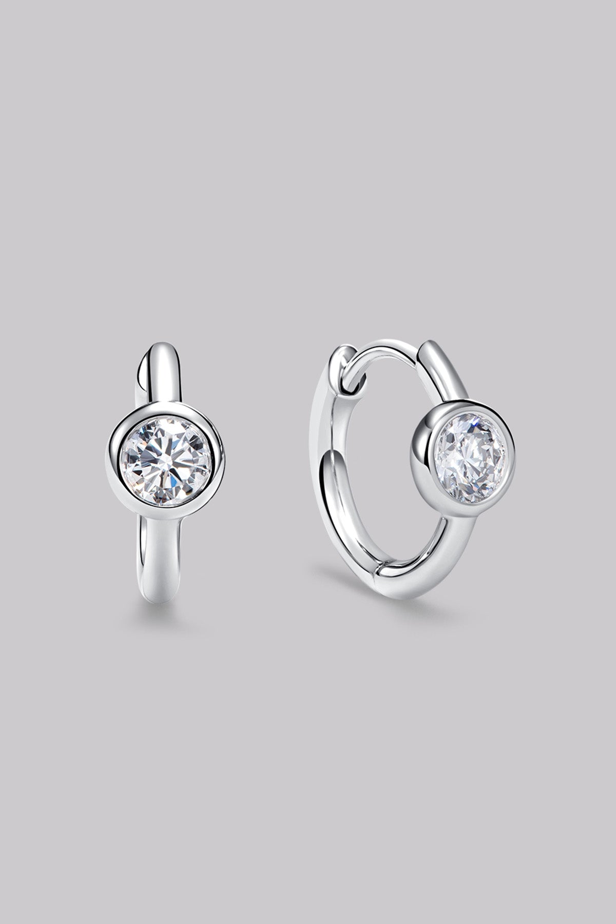 Round Diamond Huggie Earrings (0.28ct) - APM Monaco UK