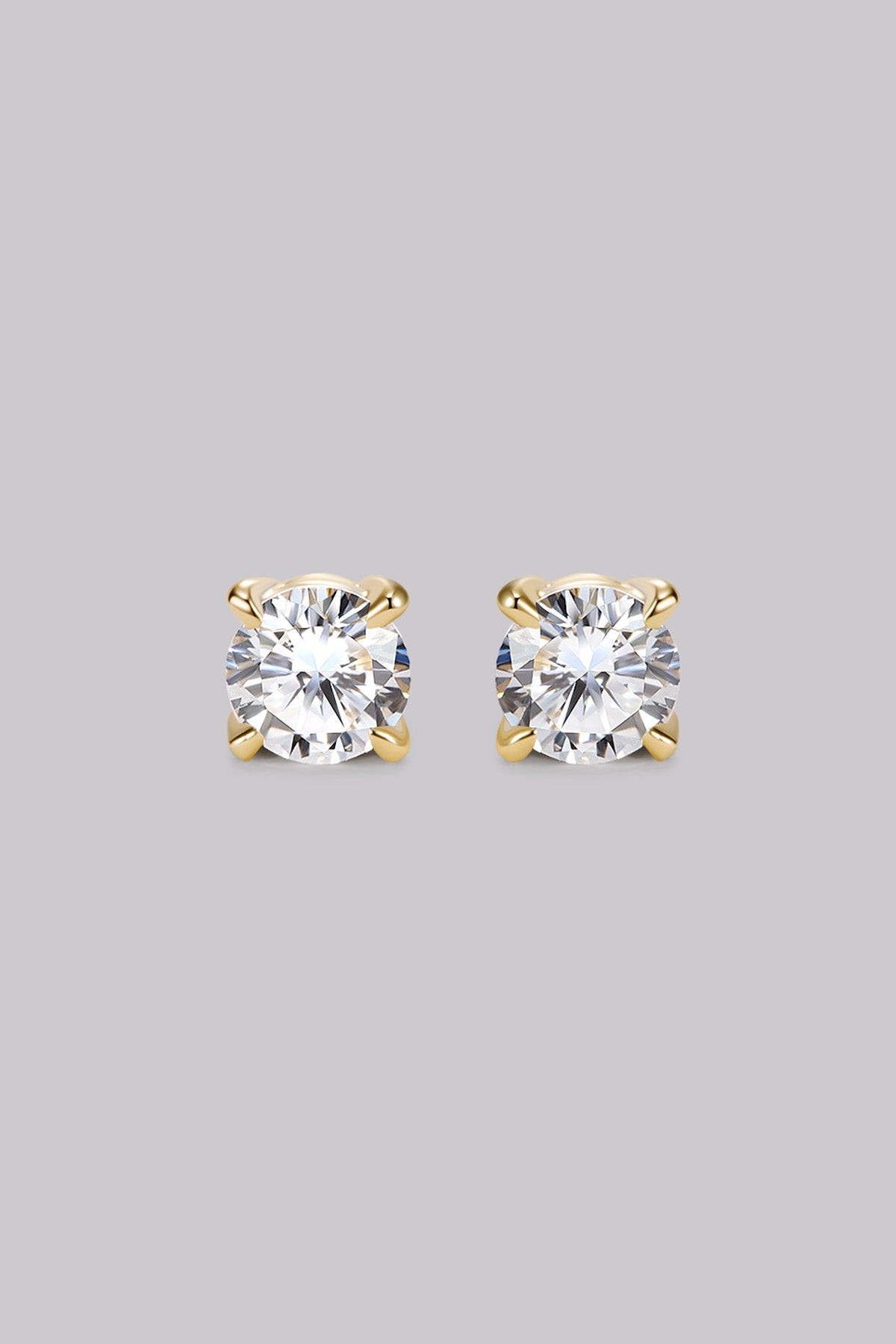 Round Diamond Stud Earrings (0.20ct) - APM Monaco UK