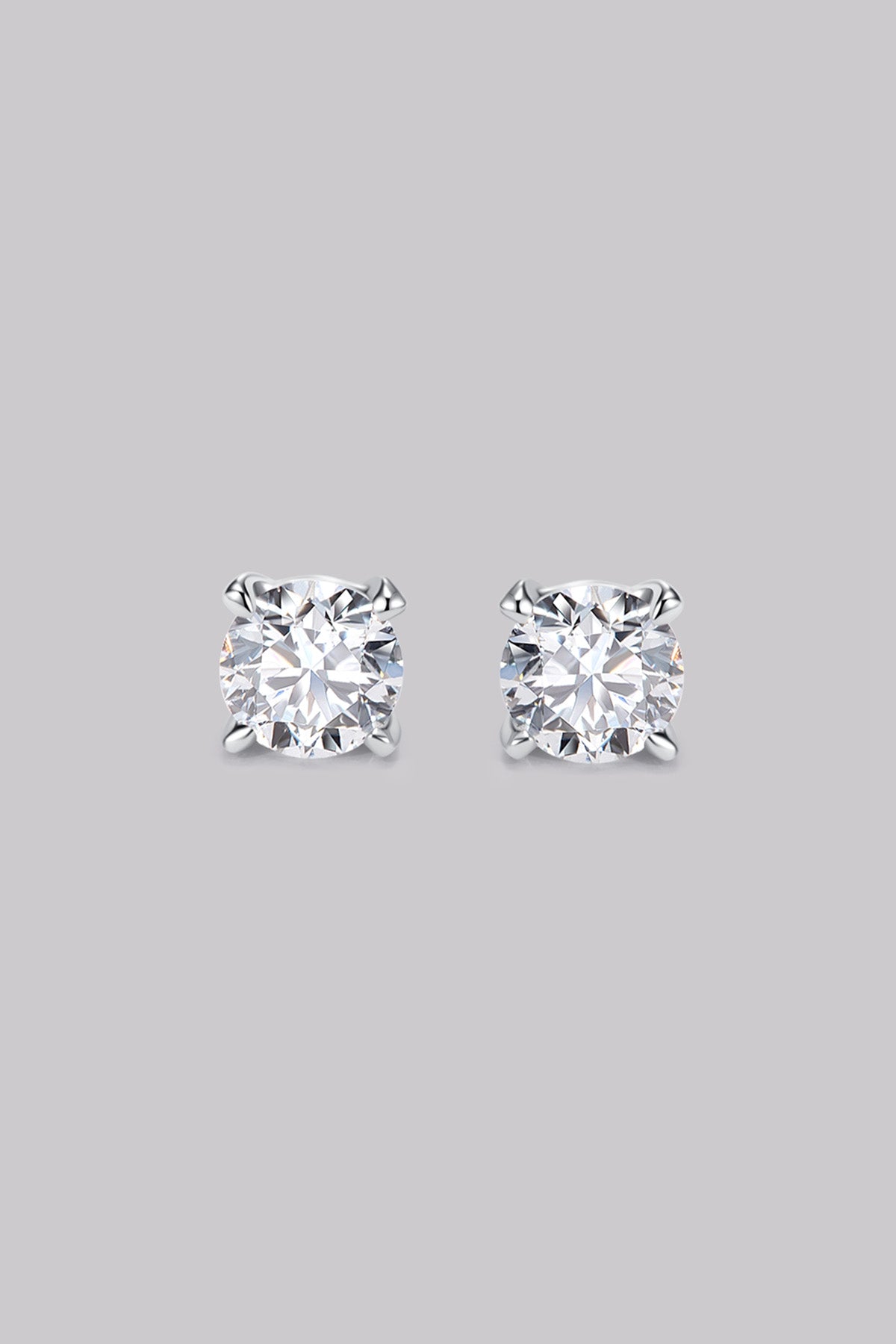 Round Diamond Stud Earrings (0.20ct) - APM Monaco UK