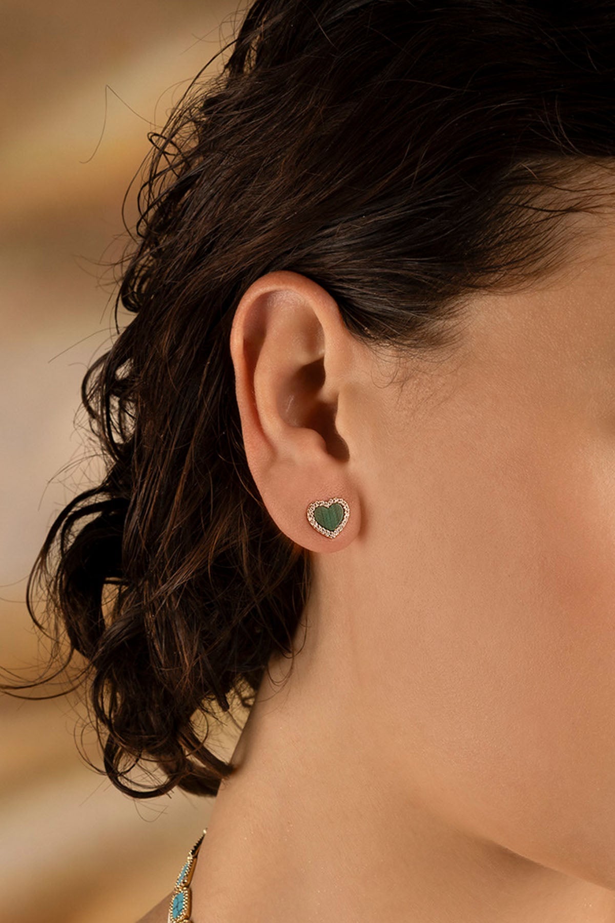 Earrings APM Monaco heart-stud with malachite centerpiece.