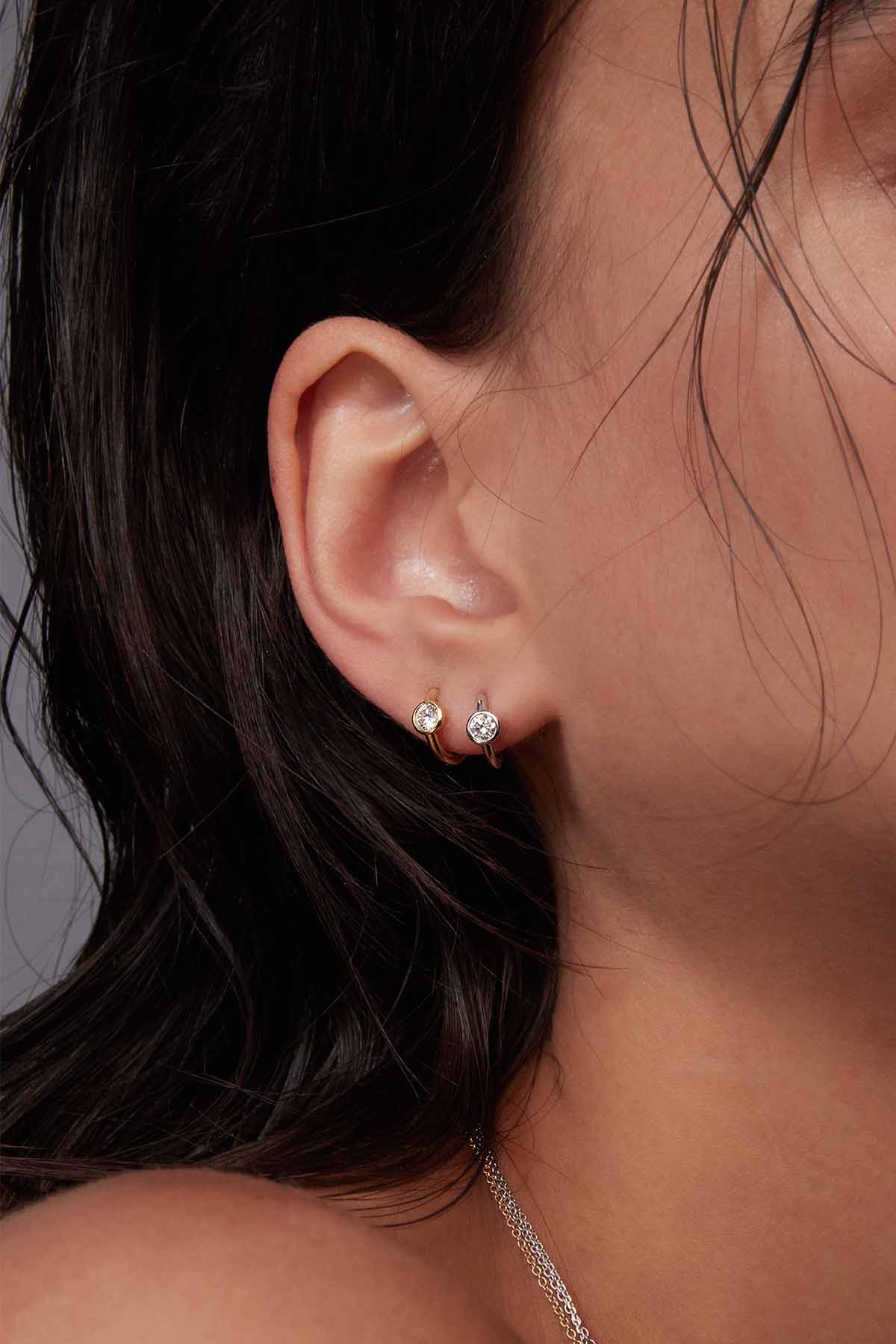 Round Diamond Huggie Earrings (0.28ct) - APM Monaco UK
