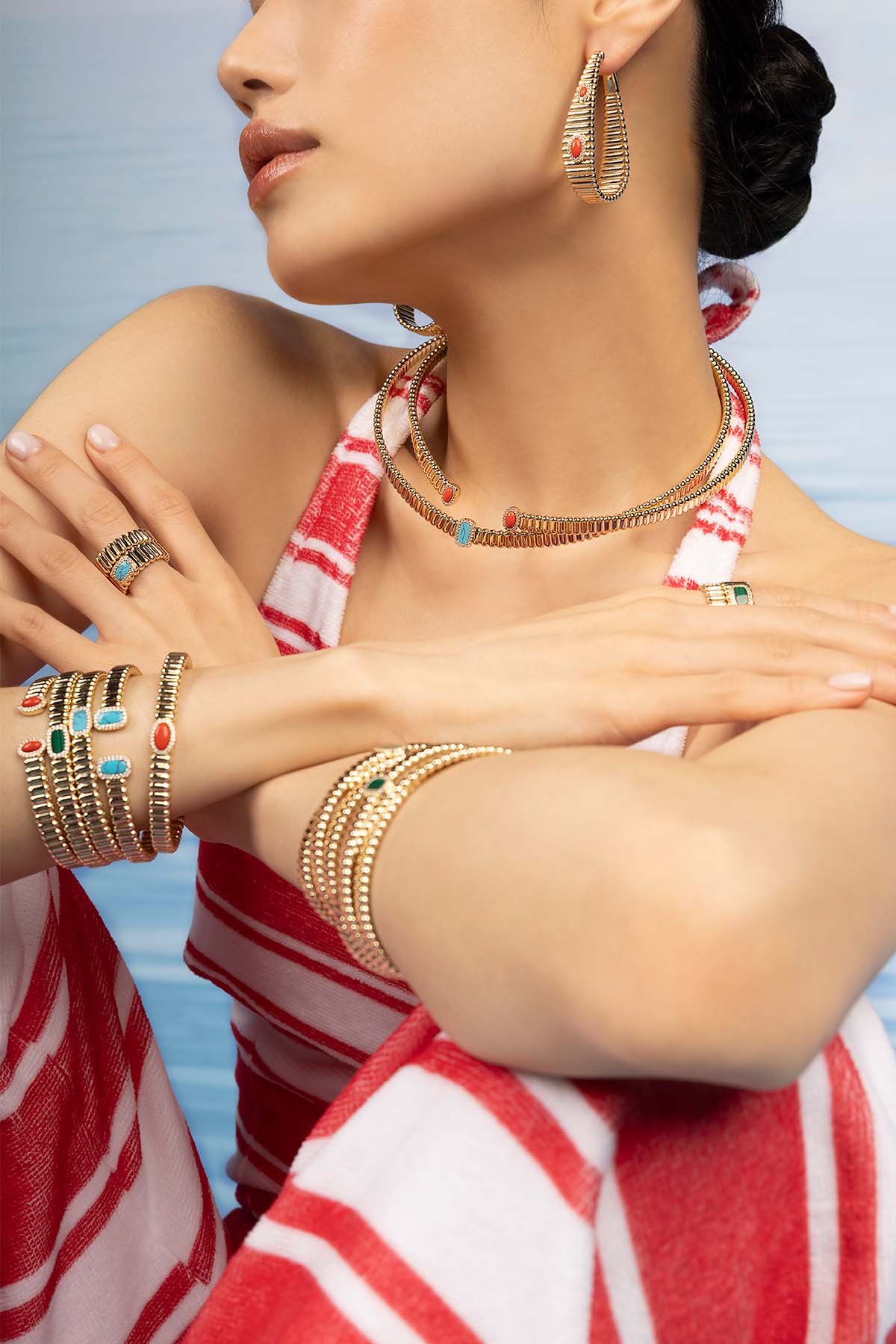 03-YE16859XCOR-APM-Monaco-Les-Calanques-Earrings-Model