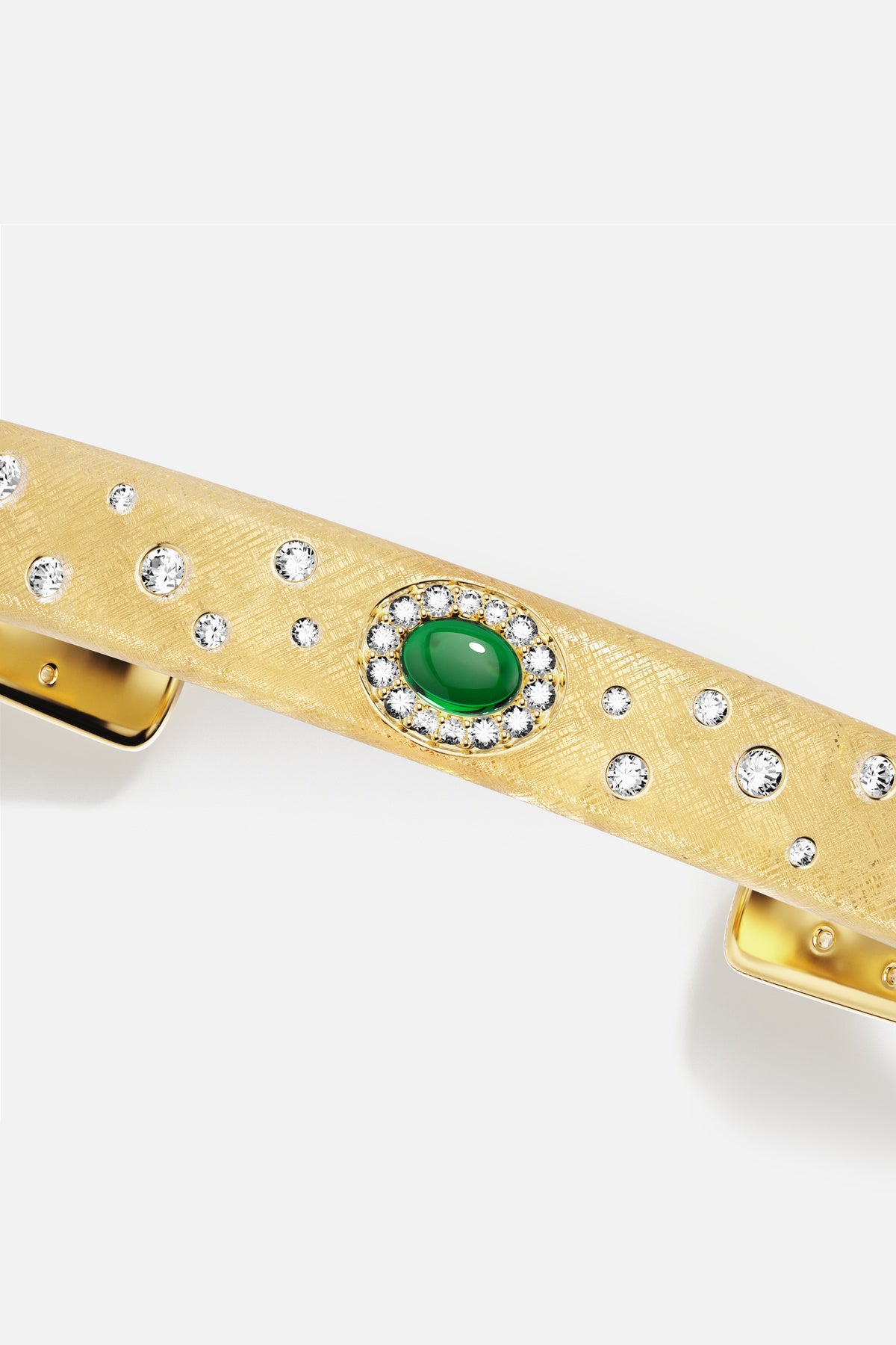 APM Hair Clip in gold rhodium finish, a green touch of quiet elegance.