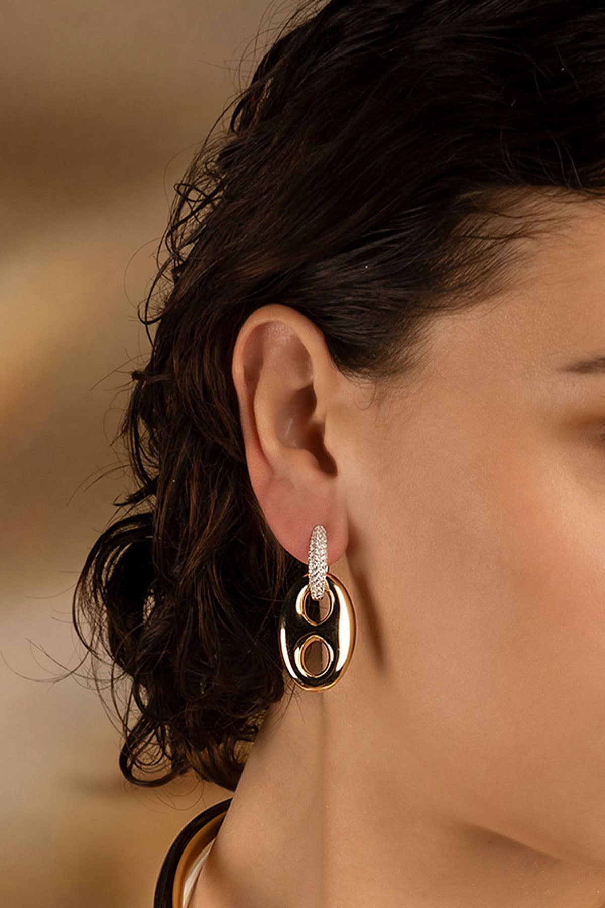  APM Monaco Grain de Café Earrings in yellow gold worn on ear