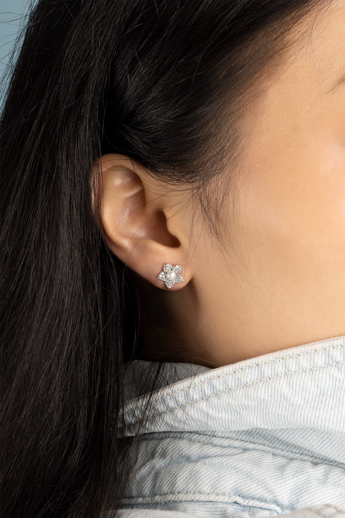 APM Monaco Pearl Blossom Stud Earrings in Silver