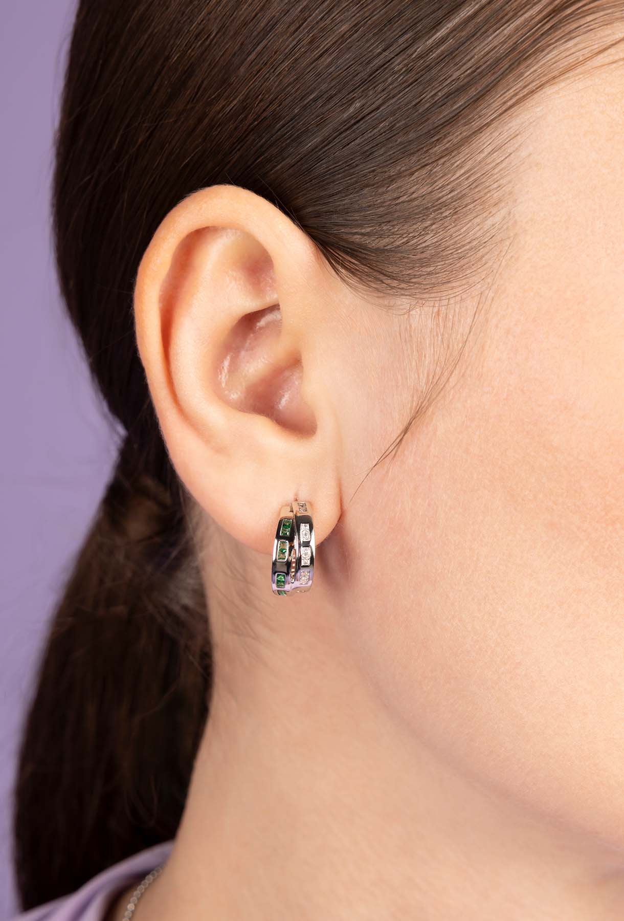 Intertwined TOi MOI earrings in Morse code worn by model
