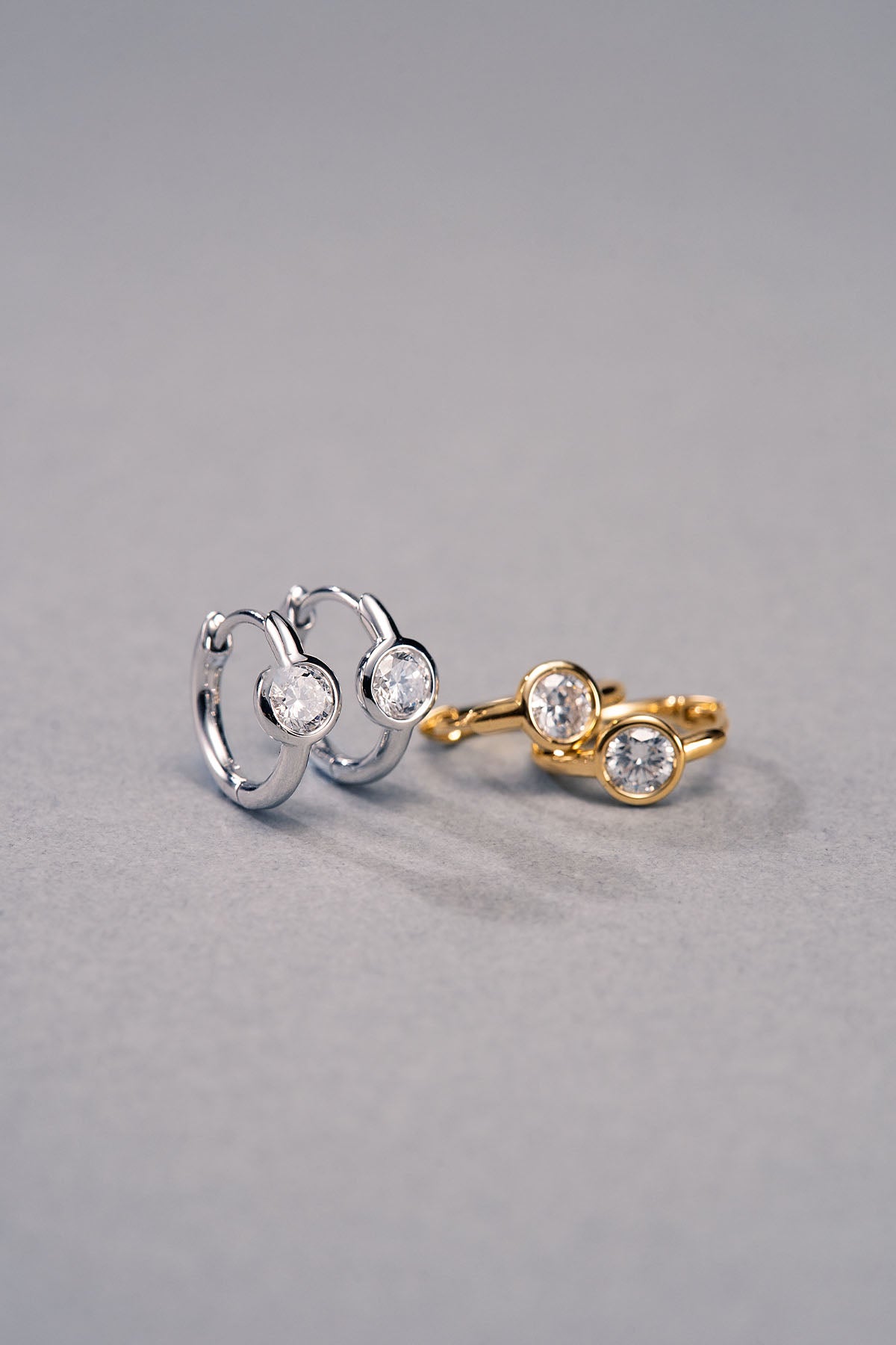 Round Diamond Huggie Earrings (0.28ct) - APM Monaco UK