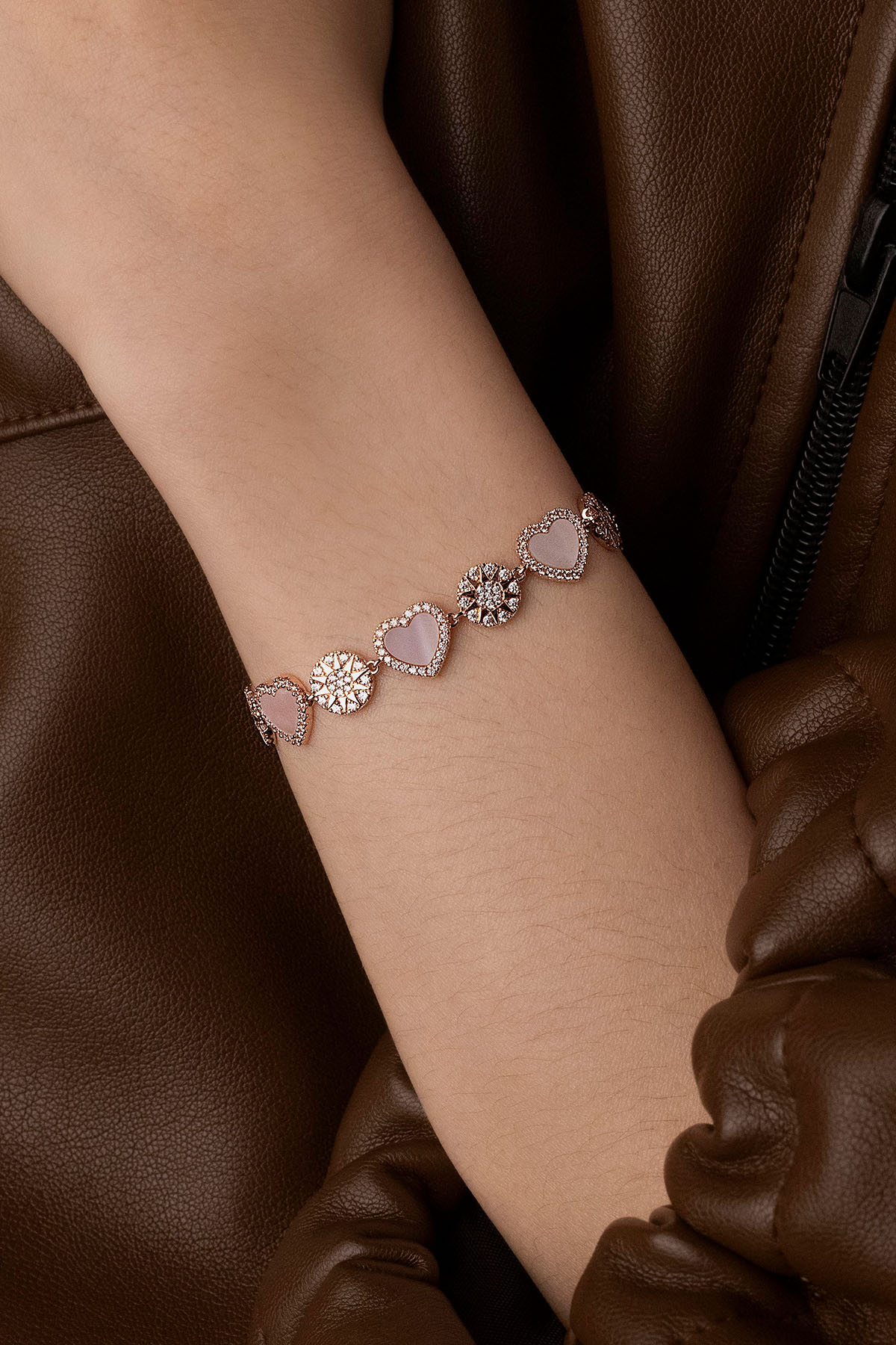 APM Monaco Pink Nacre Heart & Dot Adjustable bracelet - Rose Gold