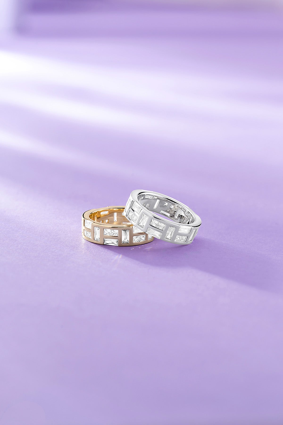 Ice ring in silver and yellow gold tone