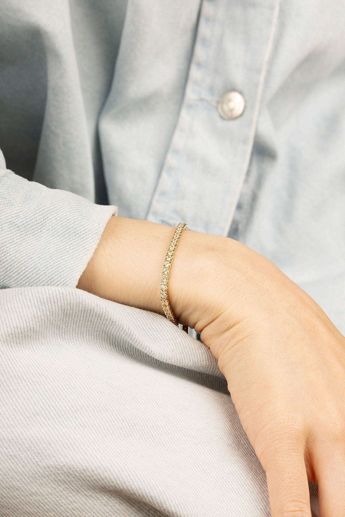 APM Monaco Tennis Bracelet in yellow gold worn on hand