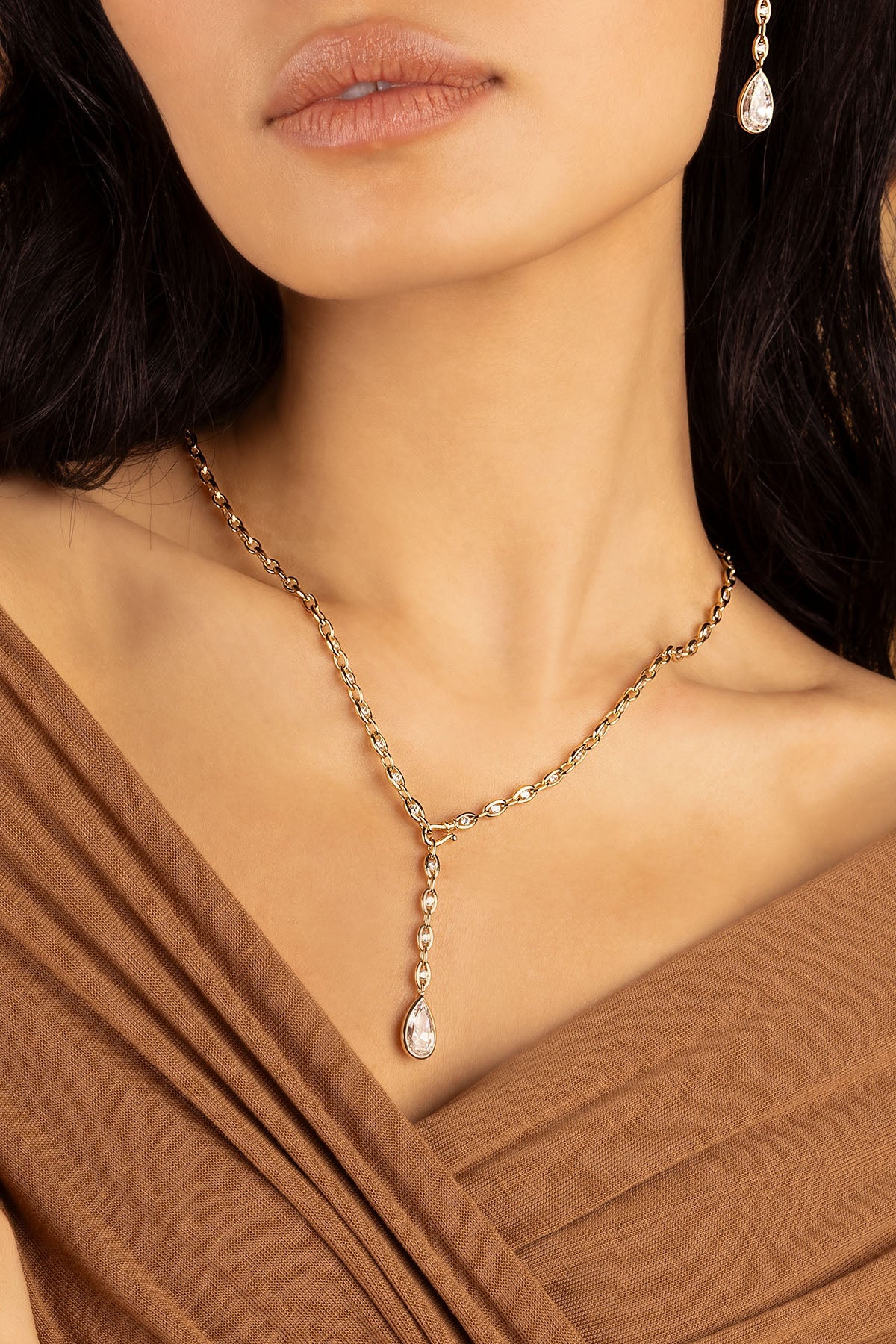 APM Monaco Y-Drop Éclat Adjustable Necklace in Yellow Gold