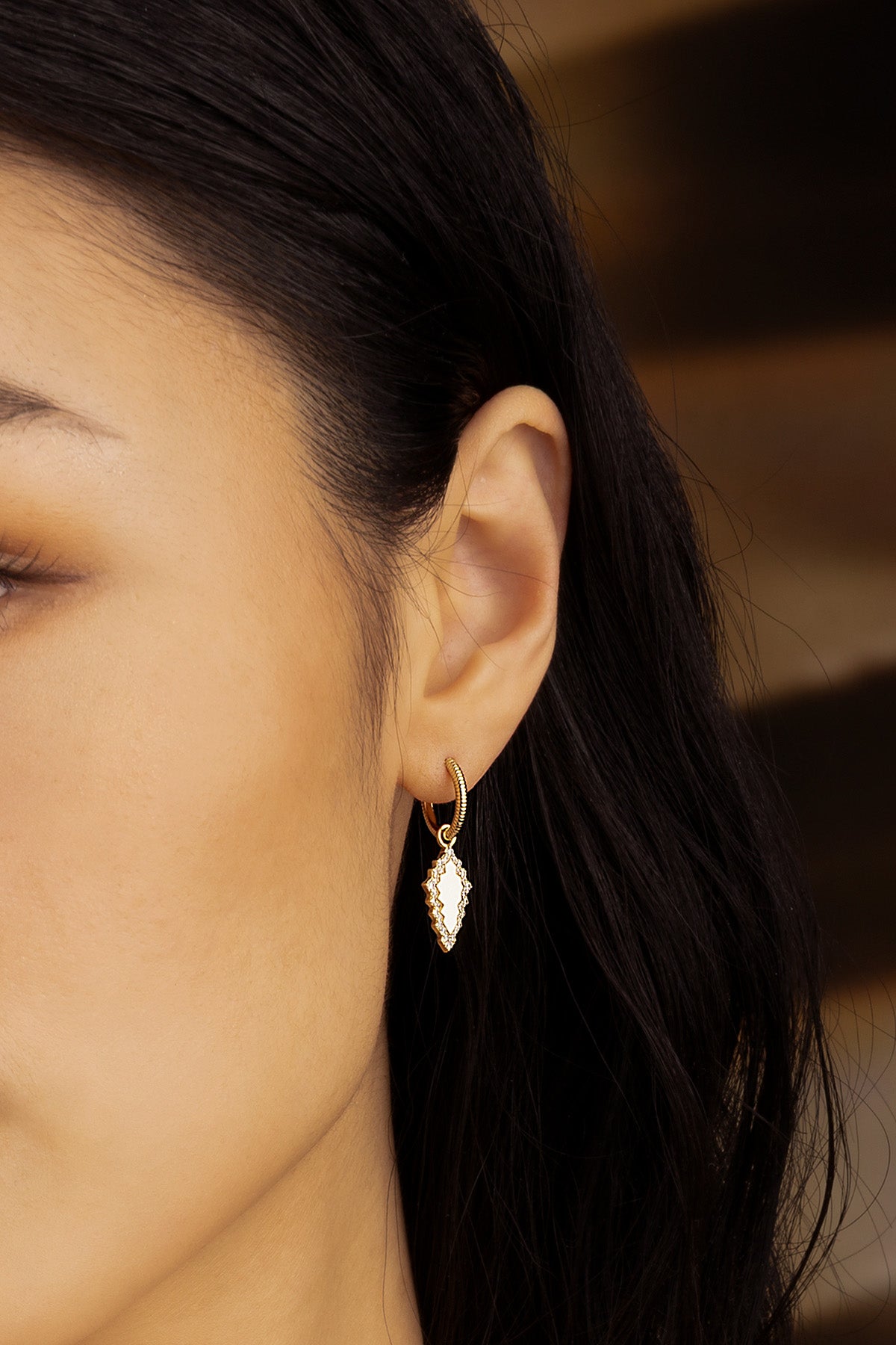 APM Monaco Éclat Hoop Earrings in Yellow Gold worn on ear