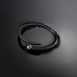 Cuff with pearl